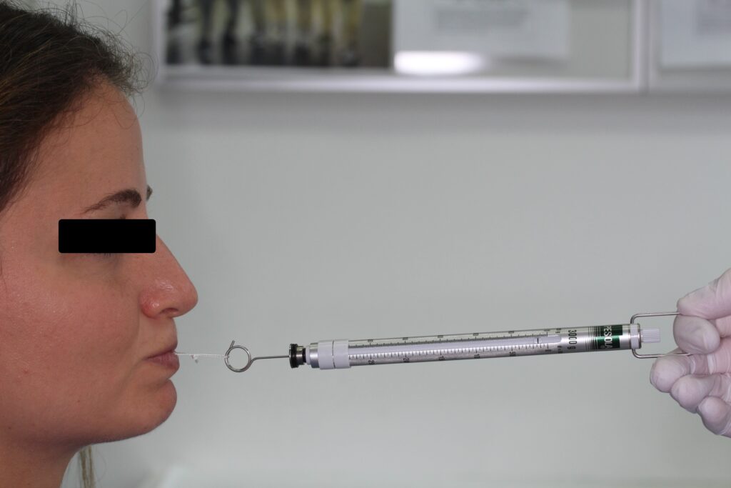 Fig. 7: Measurement of the lip pressure using a myofunctional therapy (MFT) lip scale.